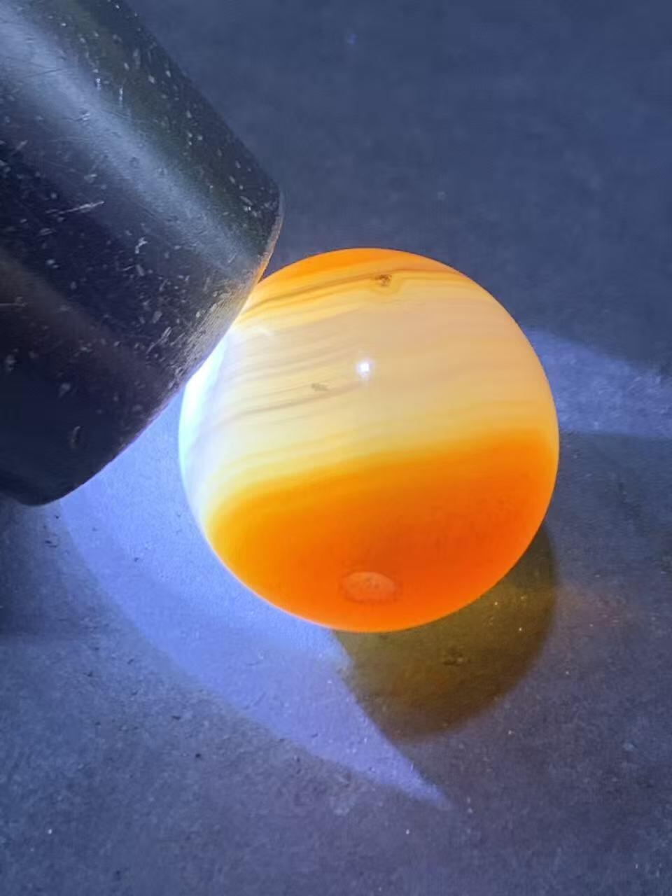 精美高玉化千层纹缠丝玛瑙圆珠一颗，