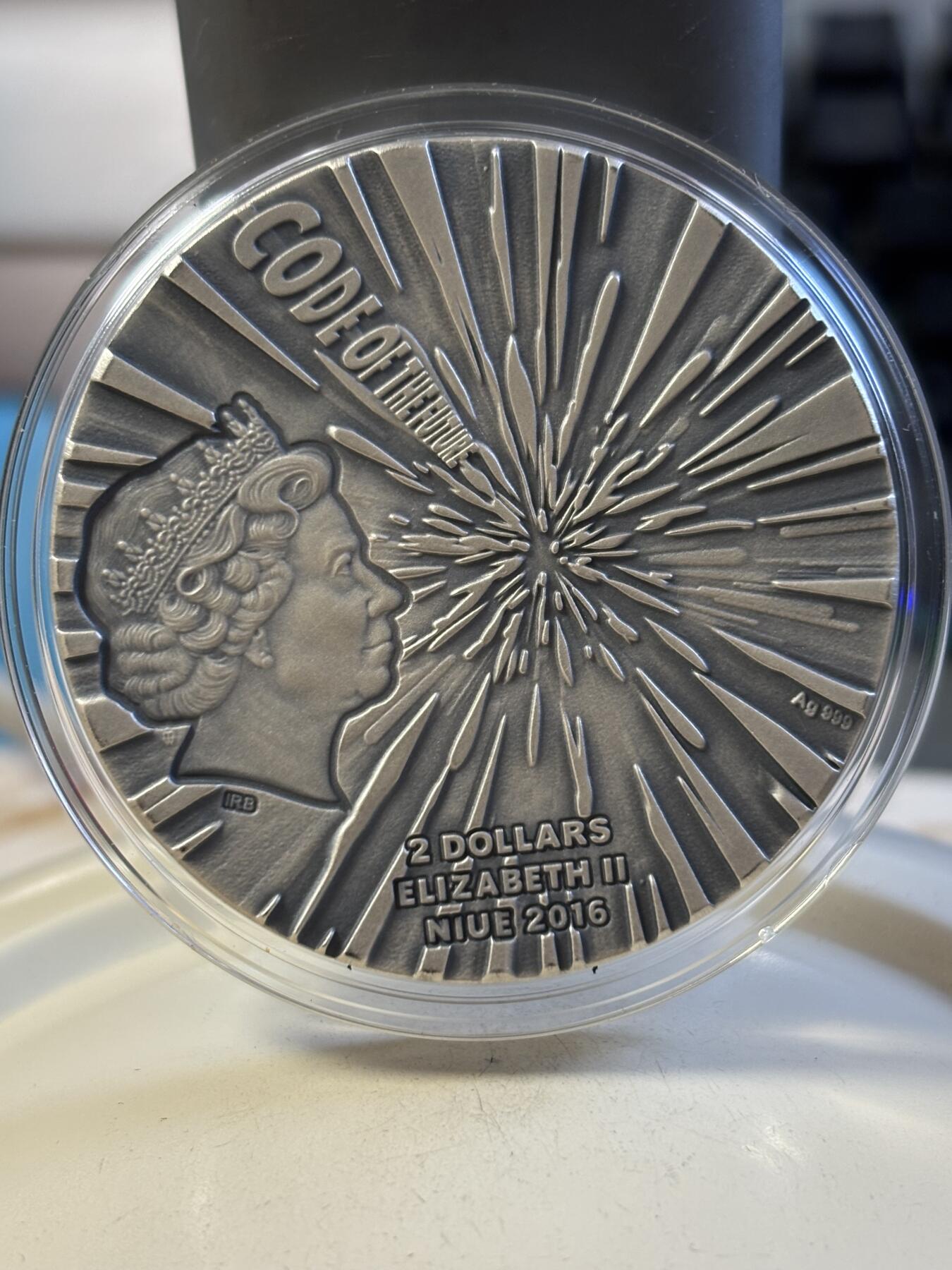 第191期拍卖 纽埃2016年未来代码系列2光速夜光2盎司仿古彩色银币，999银，发行500枚