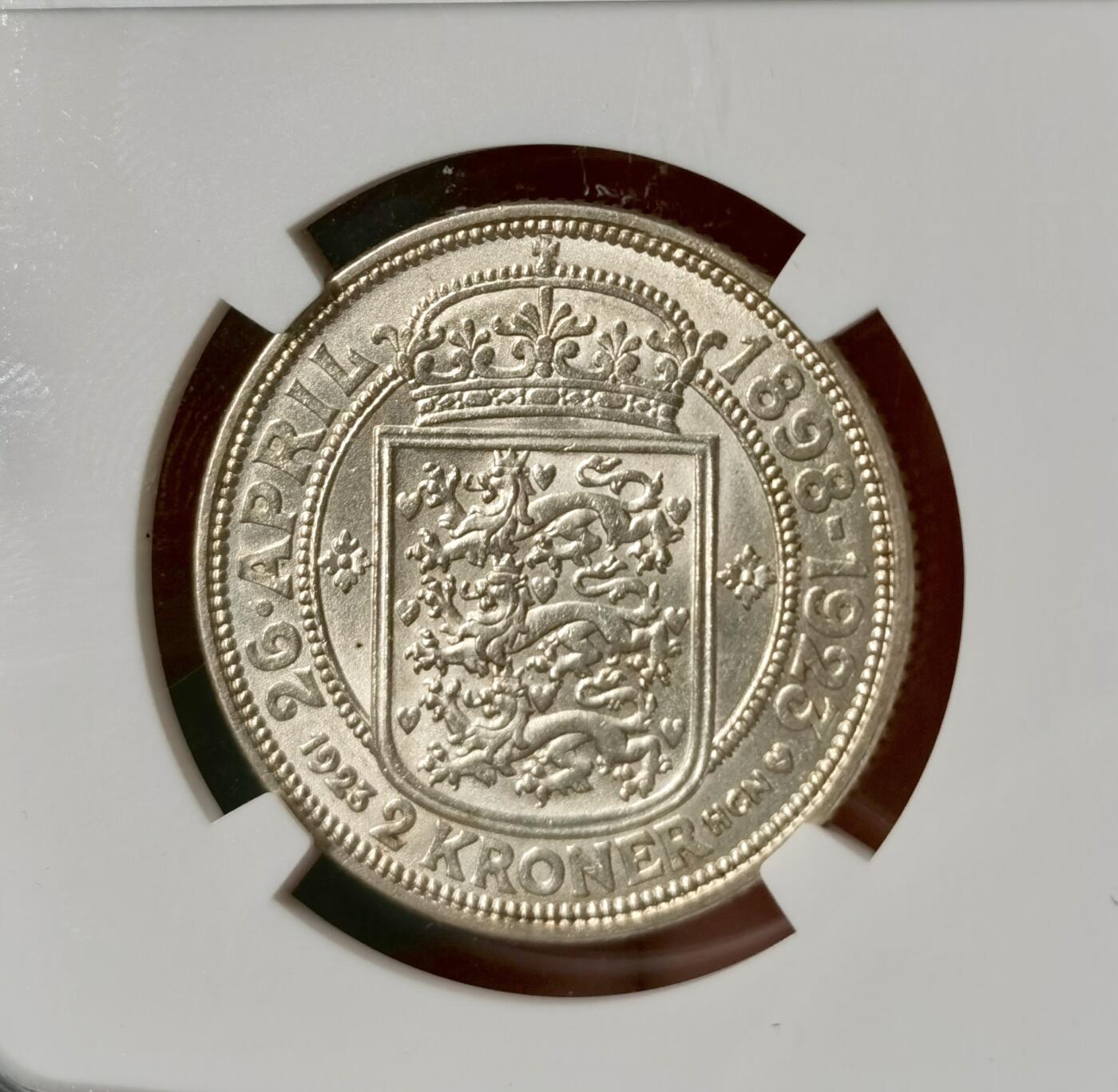 “福币呈祥”新年甄品场（直播拍卖）甄臻铺-世界币章拍卖（第50期），送拍享返佣金等优惠多多 NGC-MS65 1923年丹麦国王银婚纪念2克朗银币，转光耀眼，卷拆状态