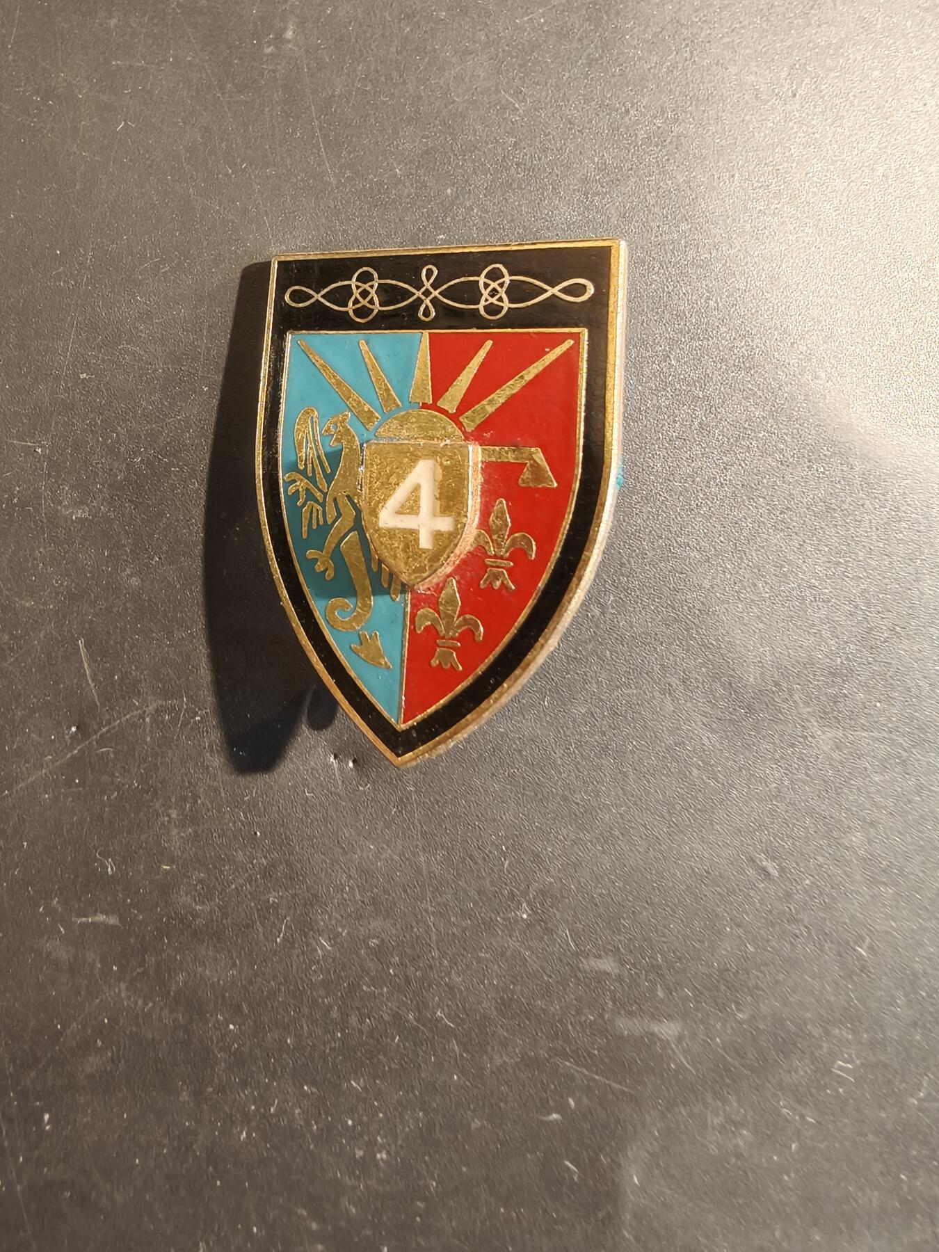 老王徽章第182期 法国陆军第4骠骑兵团证章