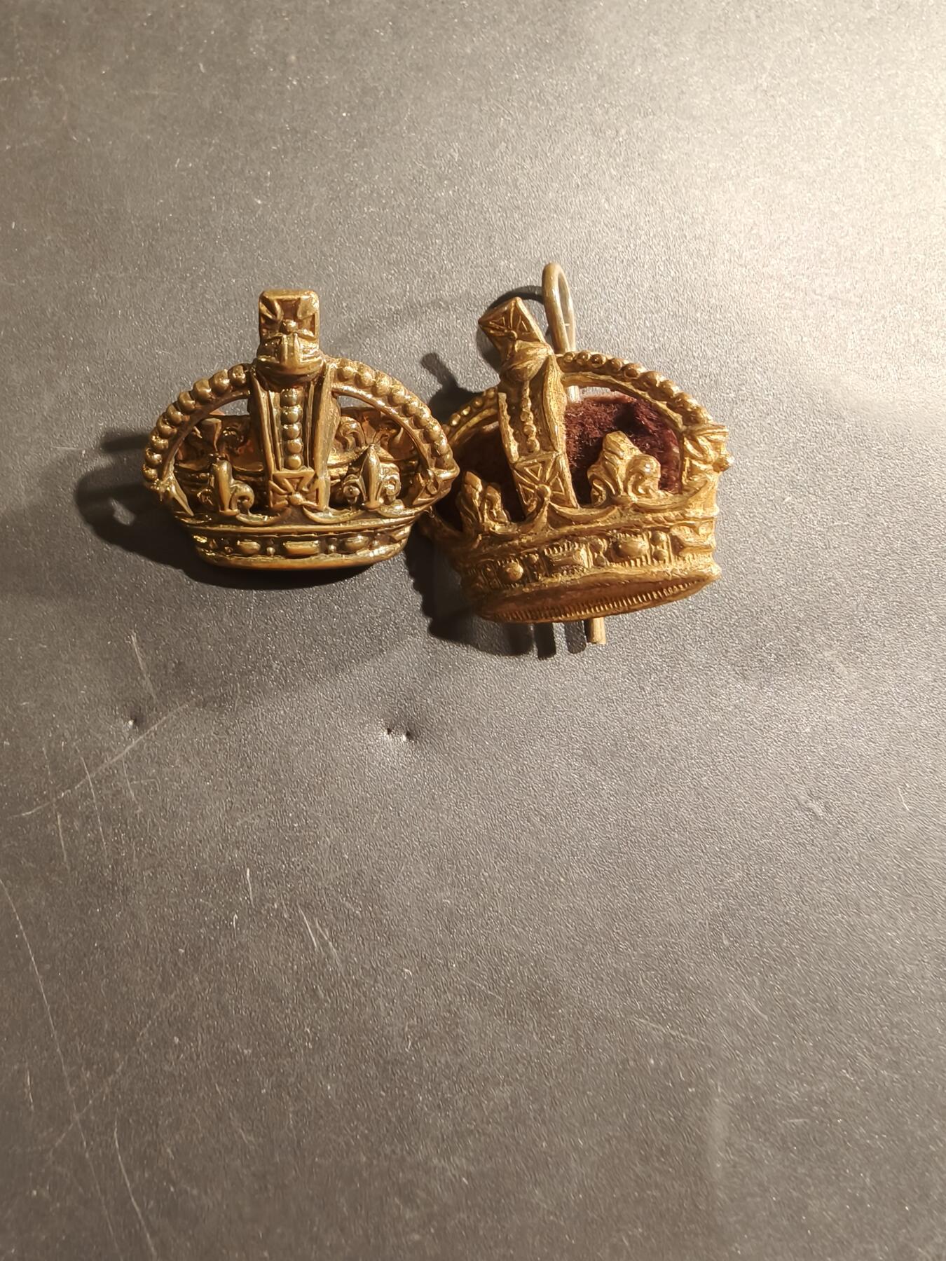 老王徽章第182期 英国军衔配饰一组     都铎王冠    一战时期