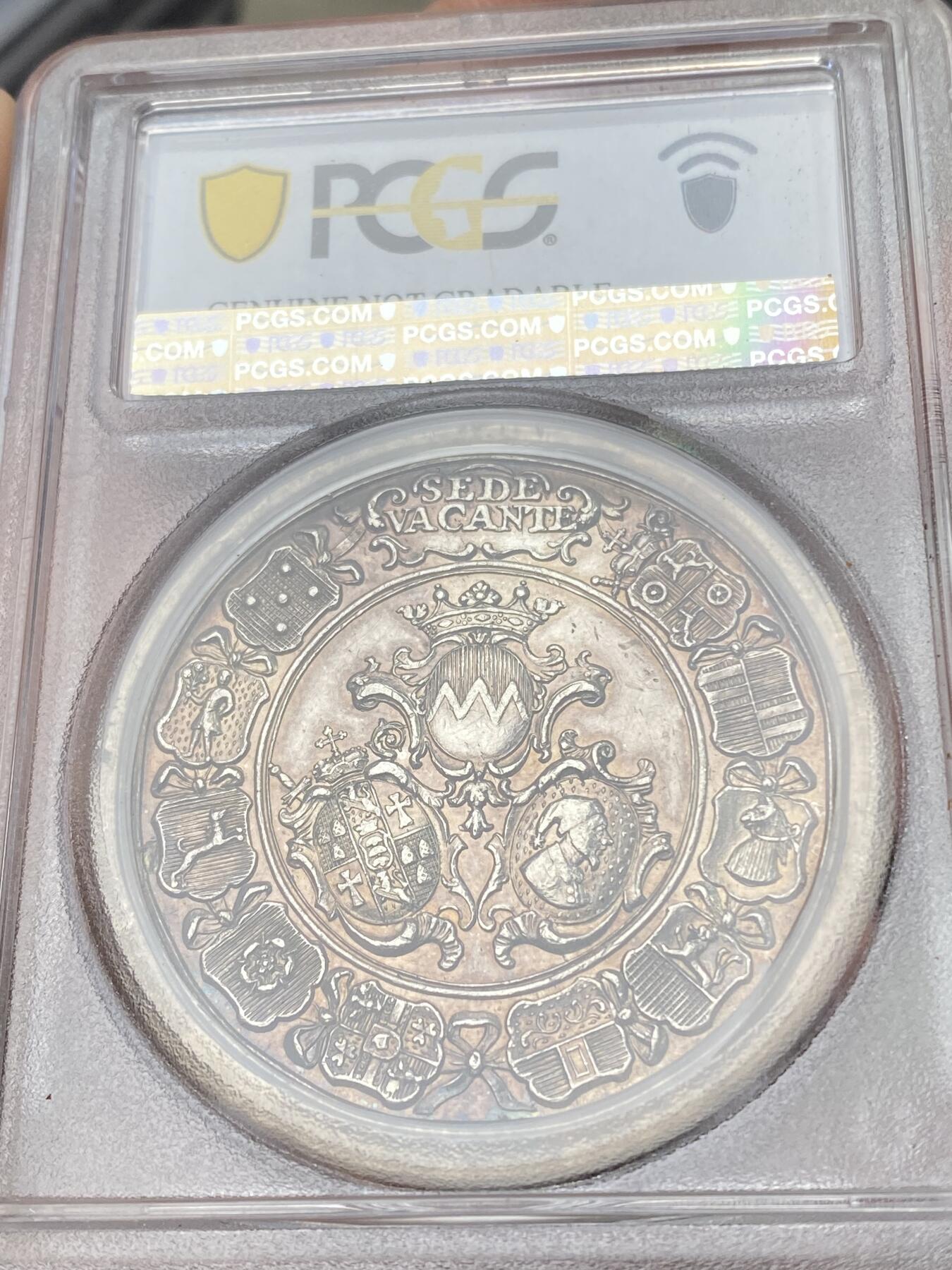 万国钱币拍卖第061期（马年首拍） PCGS UNCD 1754年德国维尔茨堡教宗缺位纪念大银章 高浮雕教宗系列名品 44.2MM 29.1G 三枚纹章盾环绕着纹章冠 云中圣母玛利亚加冕像 下方为圣基利安和圣科洛纳图斯 背景为手持书卷的圣托特南努斯 罕见珍惜品种