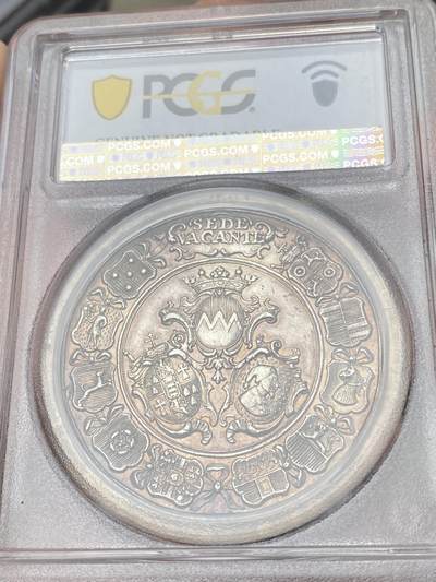 万国钱币拍卖第061期（马年首拍） PCGS UNCD 1754年德国维尔茨堡教宗缺位纪念大银章 高浮雕教宗系列名品 44.2MM 29.1G 三枚纹章盾环绕着纹章冠 云中圣母玛利亚加冕像 下方为圣基利安和圣科洛纳图斯 背景为手持书卷的圣托特南努斯 罕见珍惜品种