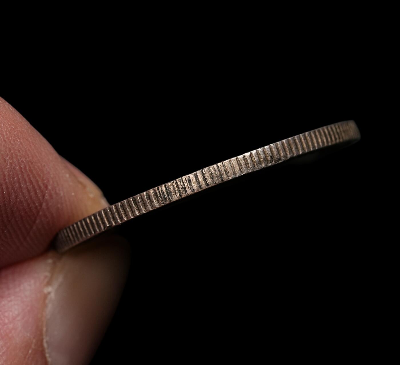 修遠堂世界钱币第105期，马年首拍 1890 年德属东非1卢比银币，11.65g，含银90%，顶部有焊点