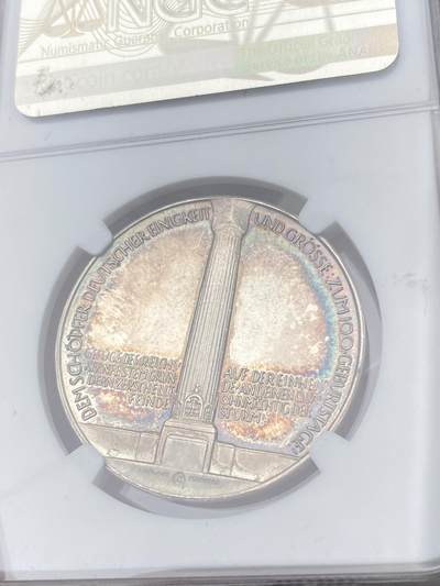 万国钱币拍卖第061期（马年首拍） NGC MS64 1915年德国帝国领路者俾斯麦百年诞辰纪念银章 镜面浮雕 百年建功碑 七色彩虹包浆环绕