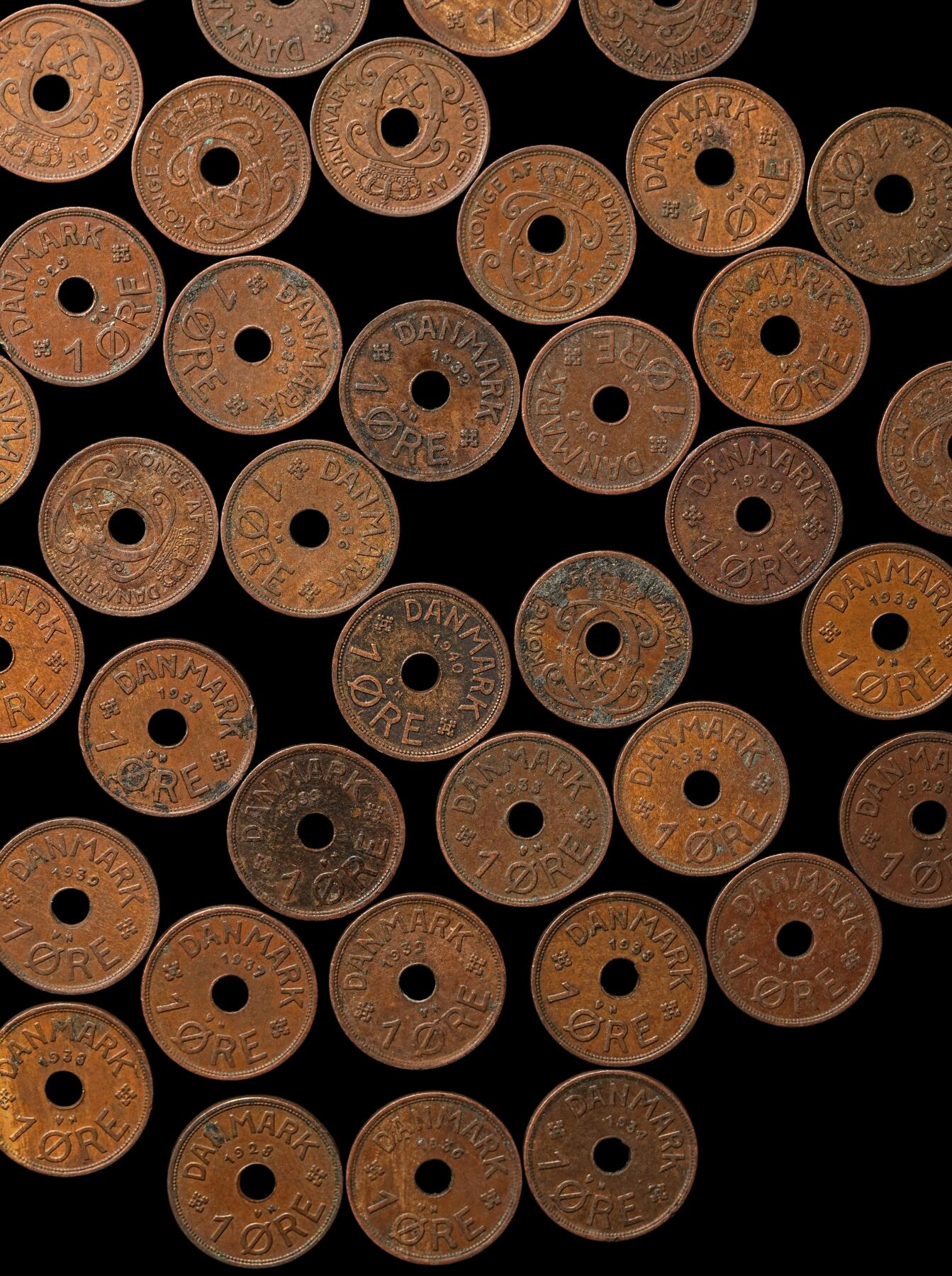 修遠堂世界钱币第105期，马年首拍 丹麦中孔1欧尔铜币50枚，1927-1940年