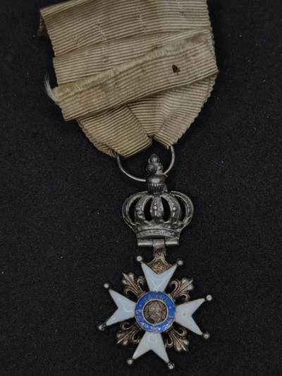 凯旋世界勋赏（第22期新年大拍）（欢迎送拍）（对拍品有疑问请询问客服，不接受到手刀，出价默认拍品品相。请认真阅读拍卖规则！出价默认已认可！）（收到货请录制开箱视频，无视频概不处理问题。） - 法国复辟时期 鸢尾花饰章 十字变体