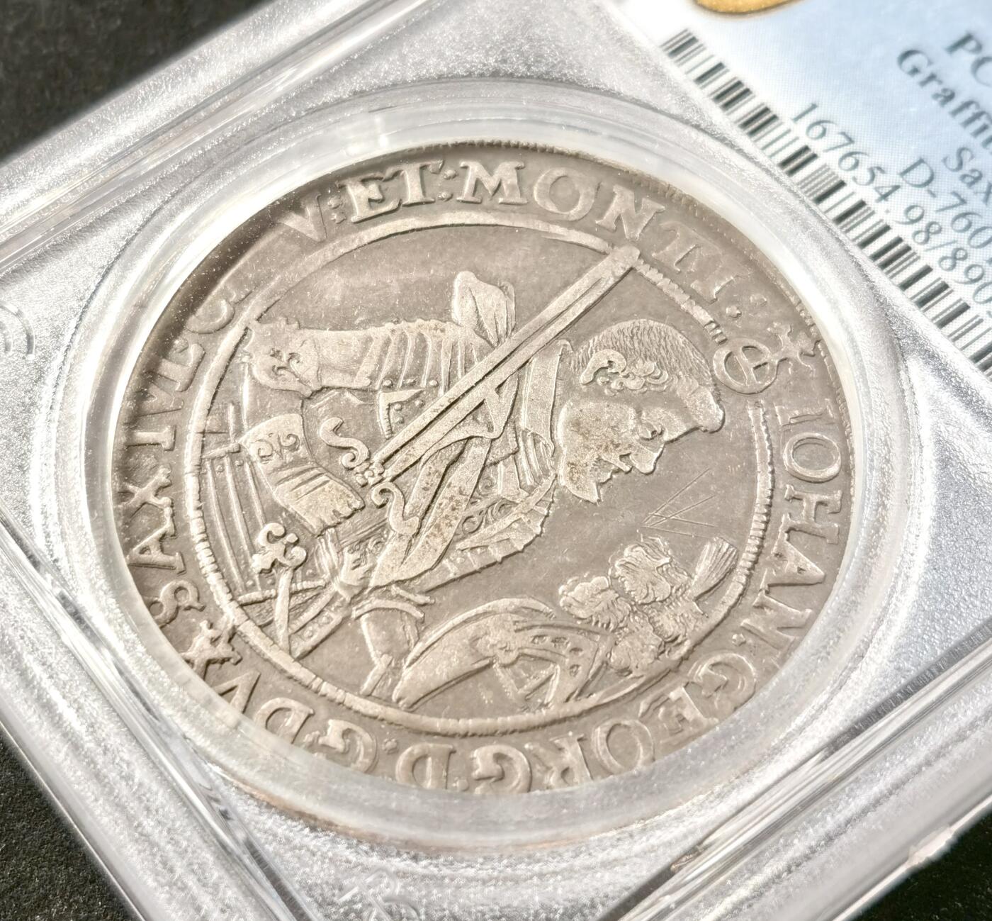 “福币呈祥”新年甄品场（直播拍卖）甄臻铺-世界币章拍卖（第50期），送拍享返佣金等优惠多多 PCGS-XFD 神圣罗马帝国-德国萨克森1623年约翰.格奥尔格一世戎装像1泰勒大银币，原味酱彩老包浆，经典品种