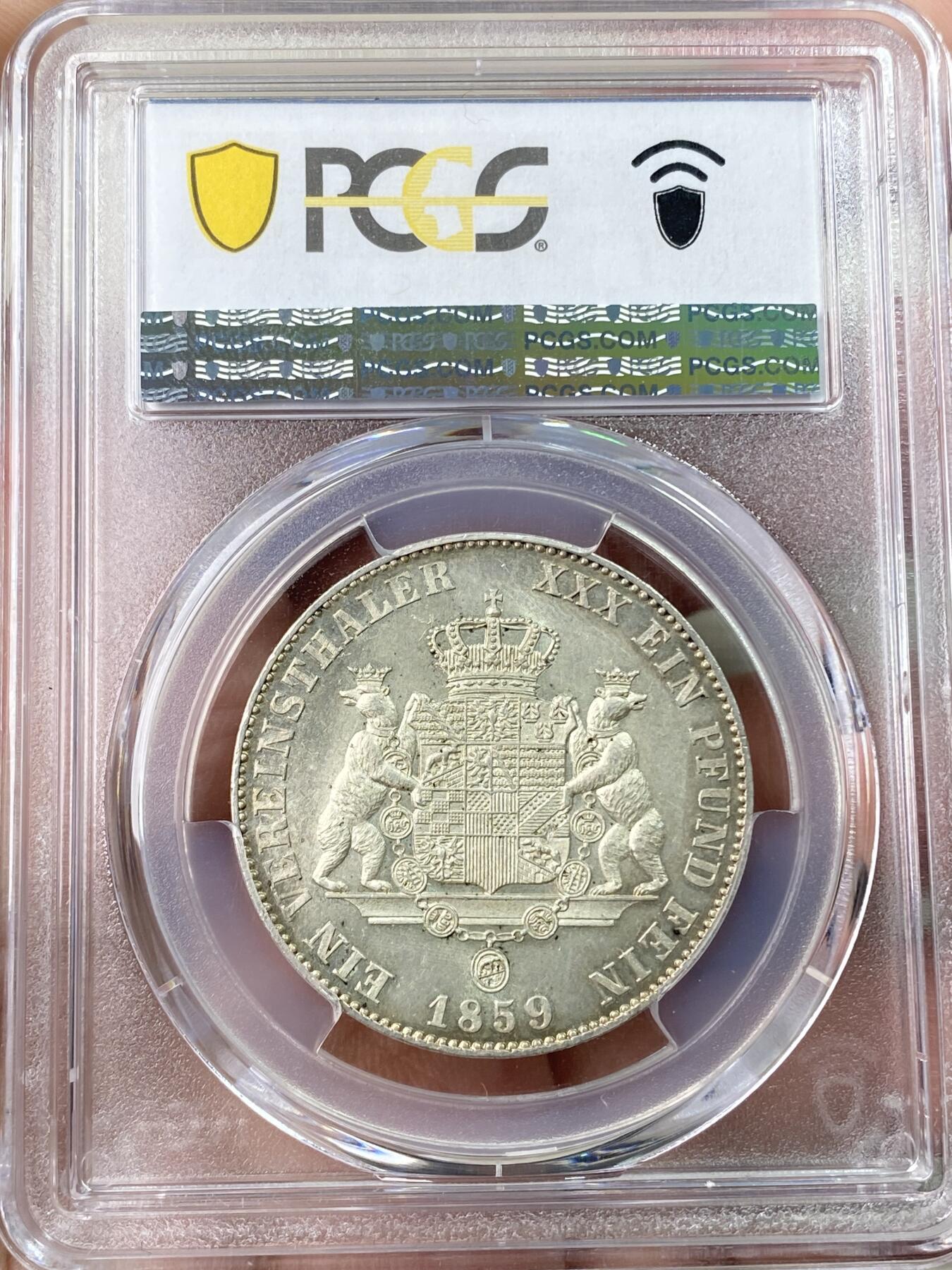 万国钱币拍卖第061期（马年首拍） PCGS MS62 1859年德国安哈尔特-贝恩堡疯王卡尔双熊纹章流通1泰勒 仅单年发行 PCGS亚军分难度极大的罕见品种 轻微镜面背面全毛双熊盾徽观感极佳的顶级收藏品质