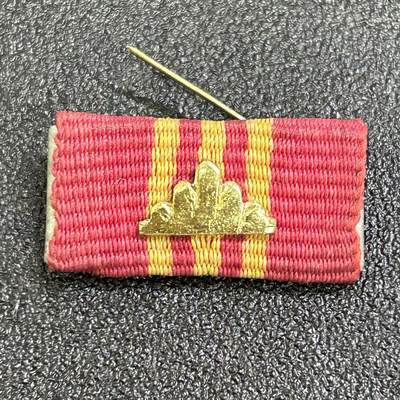 西秦中古拍卖第七十七期 2026马年新春专场 本场拍品年初九发出 - 柬埔寨人民共和国三级国防功勋勋章勋略 别针瑕疵 越南扶植韩桑林政权