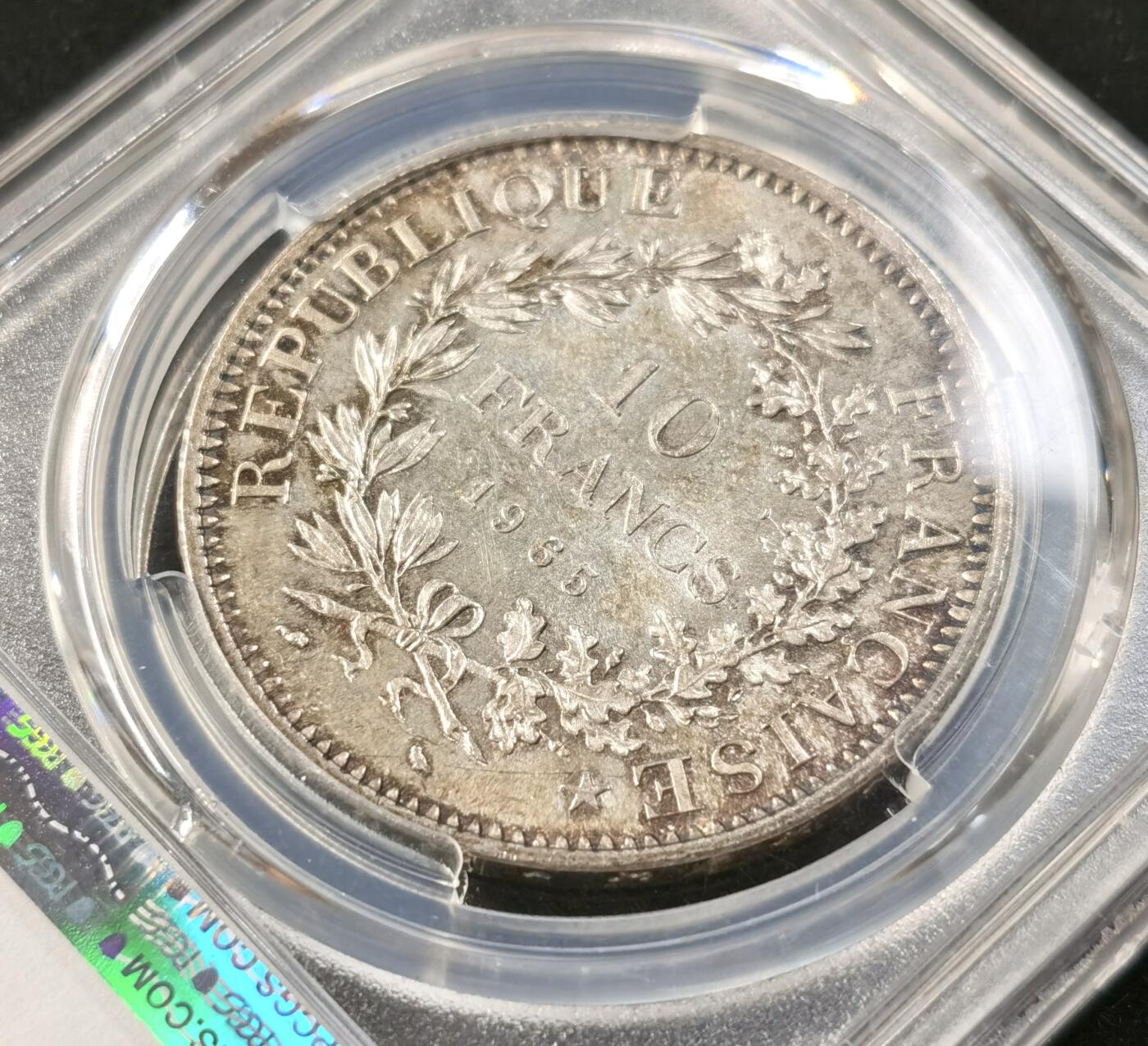 “福币呈祥”新年甄品场（直播拍卖）甄臻铺-世界币章拍卖（第50期），送拍享返佣金等优惠多多 PCGS-MS66 法国 1965年 10法郎 大力神 银币 25g  盒子标1970年 深银包浆 无法拒绝的经典品种