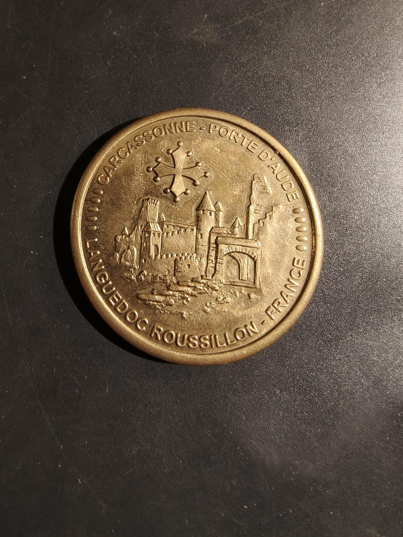 老王徽章第182期 法国卡尔卡松城堡纪念章    直径45mm   重量40g