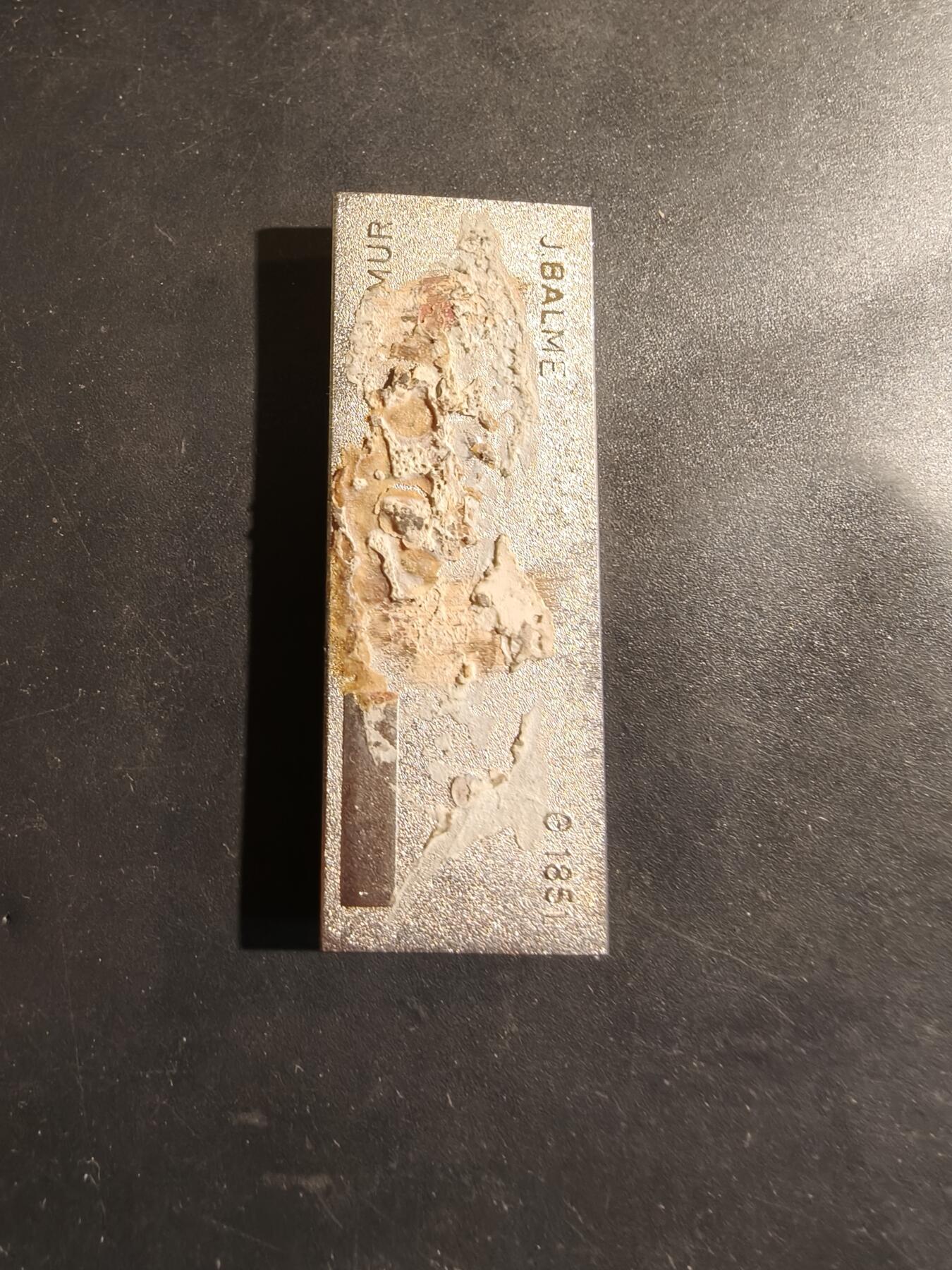 老王徽章第182期 法国圣西尔科埃基当联合兵种军事学校证章    该学校位于圣西尔科埃基当，主要负责将具有经验的非委任军官（士官）和入伍士兵选拔并培养为军官。 