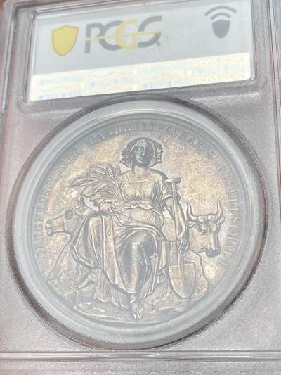 万国钱币拍卖第061期（马年首拍） PCGS SP63 1868年德国奥尔登堡大公国纪念奥尔登堡农业协会成立50周年大银章 正面奥尔登堡大公彼得·弗里德里希·路德维希与王后尼古拉斯·弗里德里希·彼得高浮雕侧相 背面农业女神端坐在中央 超高浮雕原味淡彩极美 罕见小邦品种收藏级品质 PC唯一亚军更高仅一枚