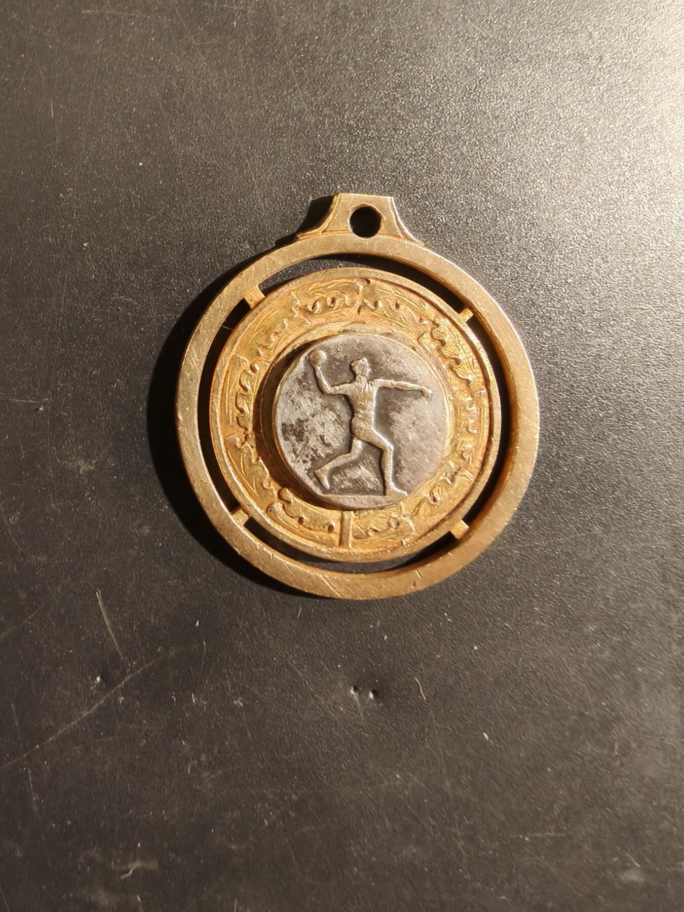 老王徽章第182期 法国铅球运动纪念章