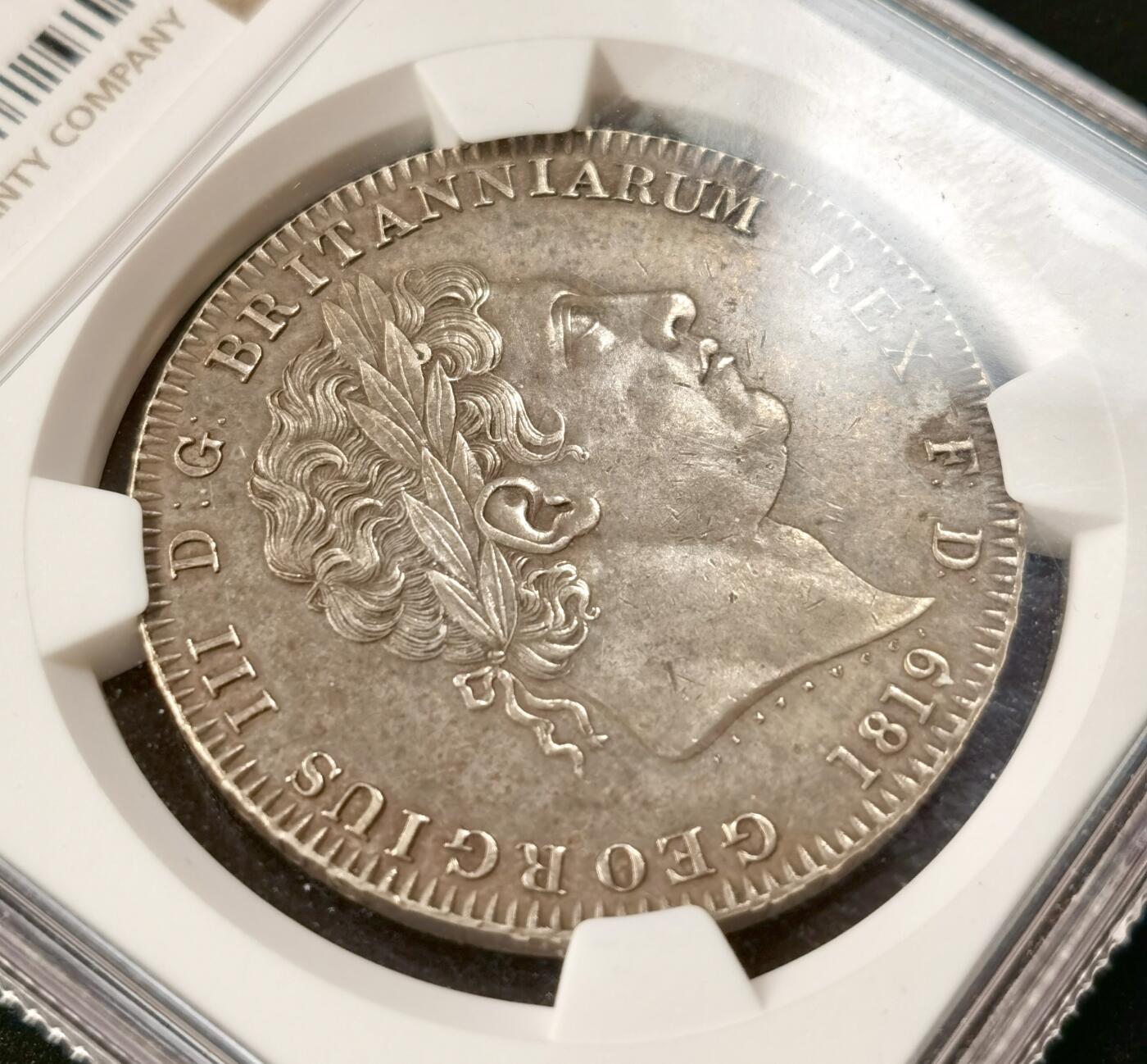 “福币呈祥”新年甄品场（直播拍卖）甄臻铺-世界币章拍卖（第50期），送拍享返佣金等优惠多多 NGC-AU58 英国1819乔治三世马剑克朗银币，状态拉满 底板细腻 高点清晰 被包浆影响了光度 不然绝对是MS