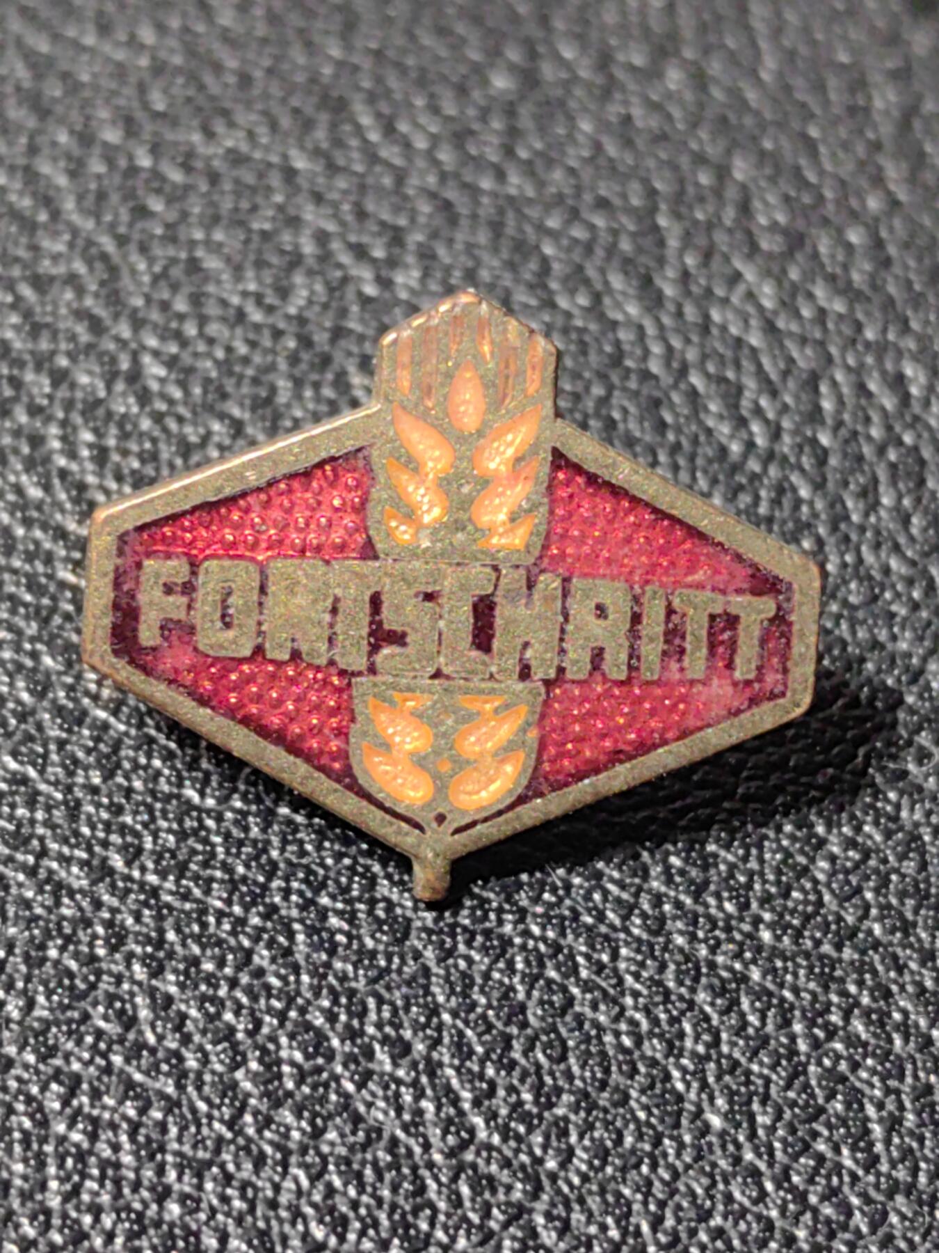 靖甫拍卖第四场 东德国营“进步”农业机械企业徽章 铜珐琅