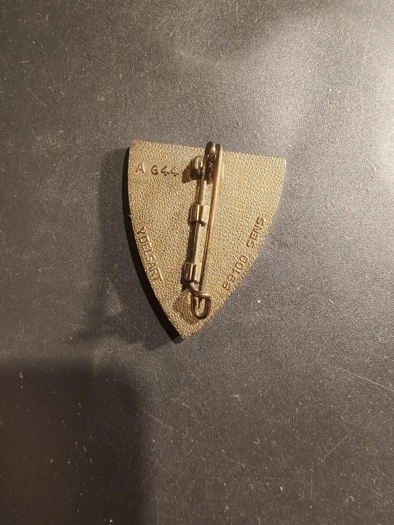 老王徽章第182期 法国空军第12战斗机联队证章      该联队于 1952 年 5 月在蒙德马桑（Mont-de-Marsan）成立，后长期驻扎在康布雷（Cambrai）基地