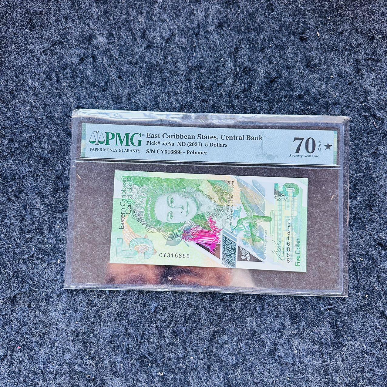 🇨🇳🇺🇳¥ ¥2026🐎新年塑料钞评级钞 东加勒比2021年5元，女王，豹子号888，(CY316888)