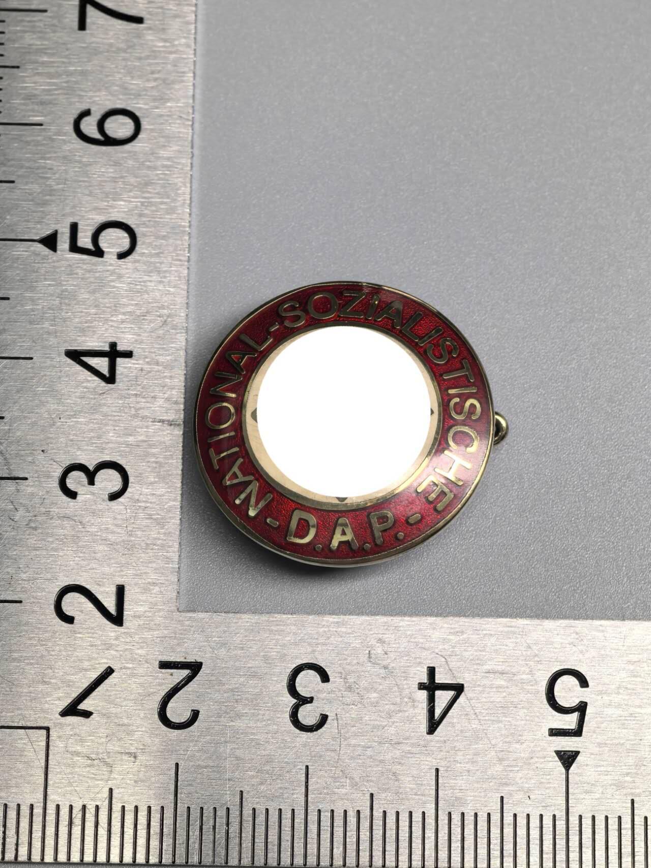 小驴勋章奖章收藏2月22日周日晚六点拍卖（珍爱和平，收藏战争，铭记历史，勿忘国耻，忠党爱国。有偿代拍，送拍规则在简介最后，参拍须阅读规则后再参拍，关系到运费包装发货时效真假辨别等关键信息，拍卖时不再发原图，看大图店主微信码在拍卖店铺介绍里） 现代工艺品 NSDAP徽章 非原品