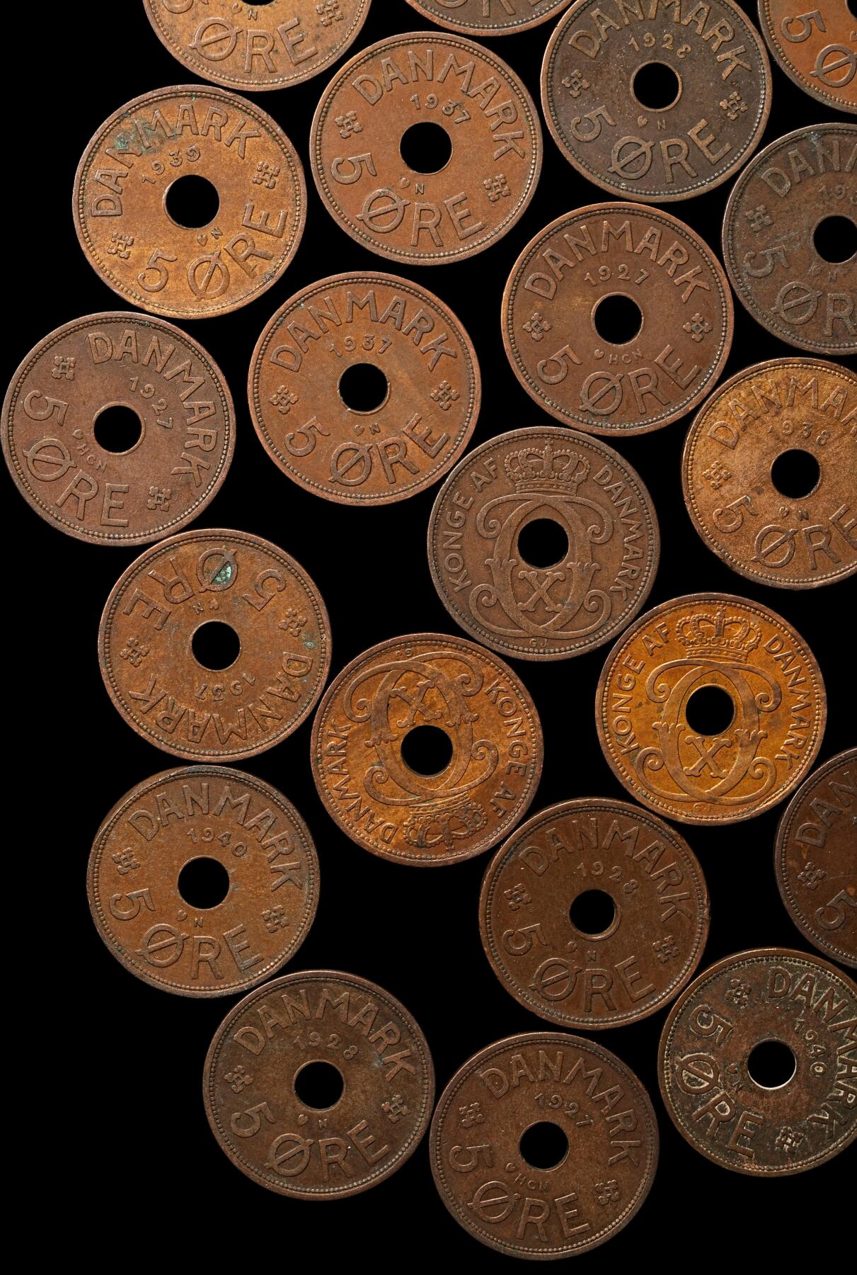 修遠堂世界钱币第105期，马年首拍 丹麦中孔5欧尔铜币50枚，1927-1940年