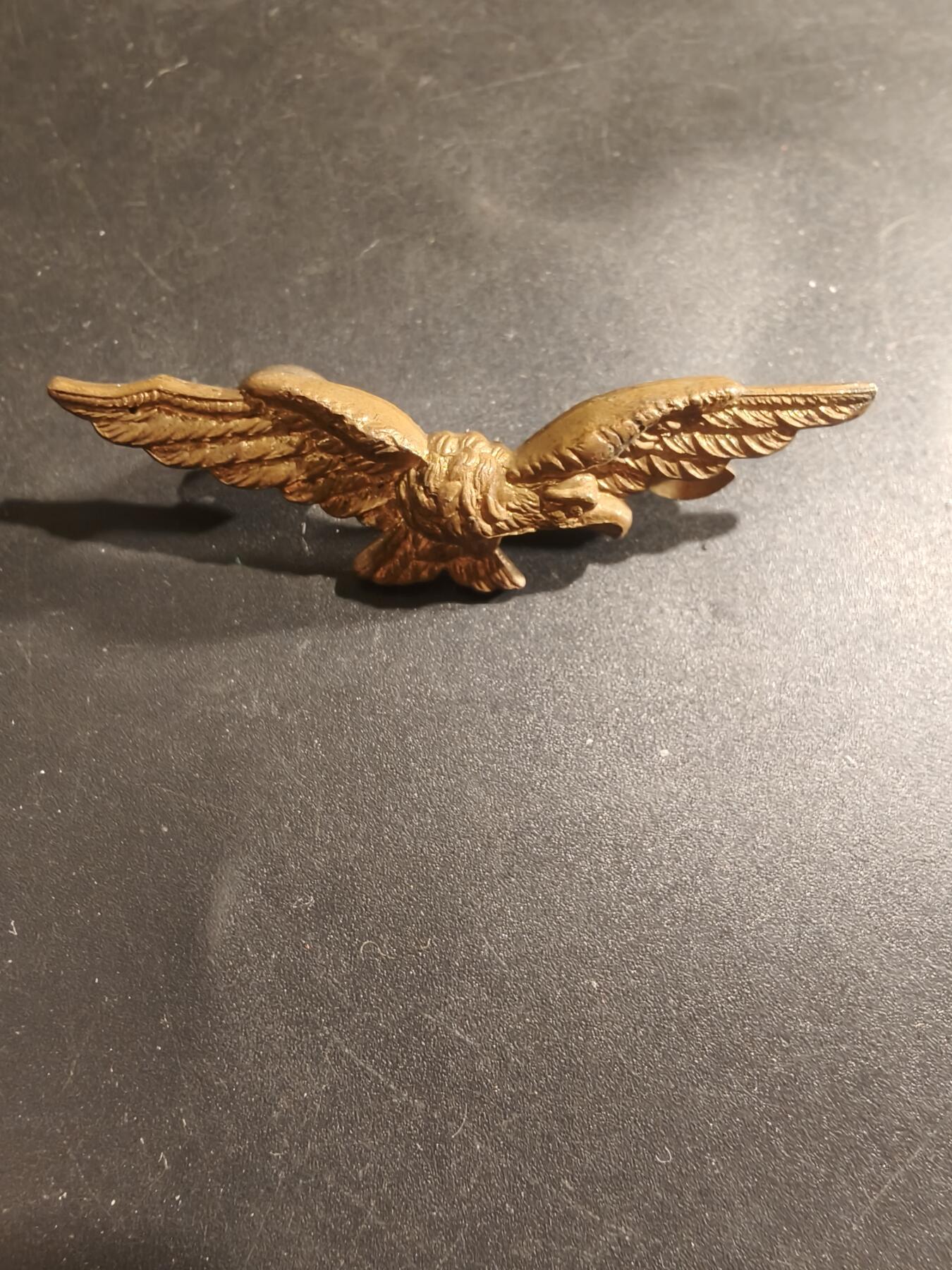 老王徽章第182期 英国皇家空军帽徽   二战时期