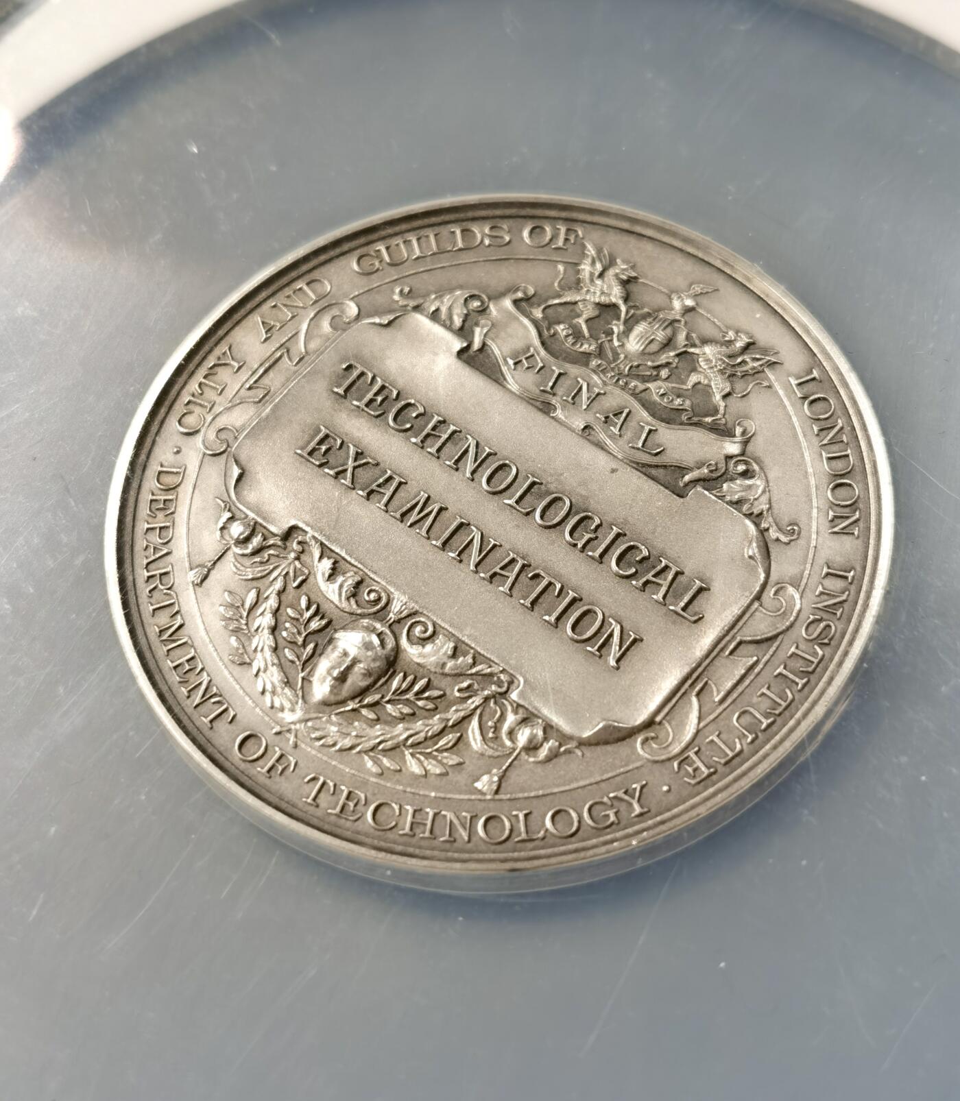 “福币呈祥”新年甄品场（直播拍卖）甄臻铺-世界币章拍卖（第50期），送拍享返佣金等优惠多多 NGC-MS63 1947年英国伦敦城市与行会技术部最终考试获奖银章，直径51毫米。正面是协会徽章和装饰，背面刻有“FINAL TECHNOLOGICAL EXAMINATION”字样，底部是“DEPARTMENT OF TECHNOLOGY”字样，边铭有获奖者姓名、奖项及获奖日期。