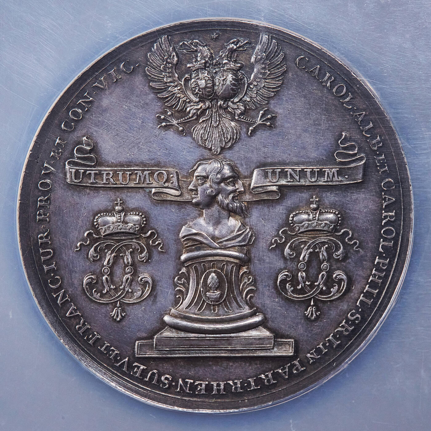 【俄甄集藏】马年新春第一拍 2026年(048)02-25星期三 晚 19:30 全场包邮 神圣罗马帝国-德国1742年纪念奥格斯堡帝国摄政法院成立大银章，NGC MS62，稀有品种，设计精美，紫罗兰酱彩原味老包浆，状态难得，直径：53mm