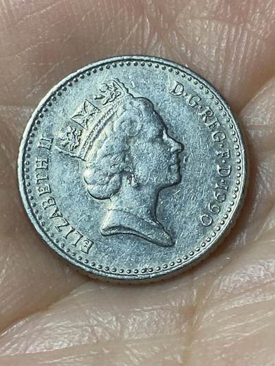 2026年第二十四场(总第一百九十三场）外国好品散币场(免佣金) - 英国🇬🇧1990年5便士(伊丽莎白二世中年高冠第二版，冠蓟版小尺寸首发年)