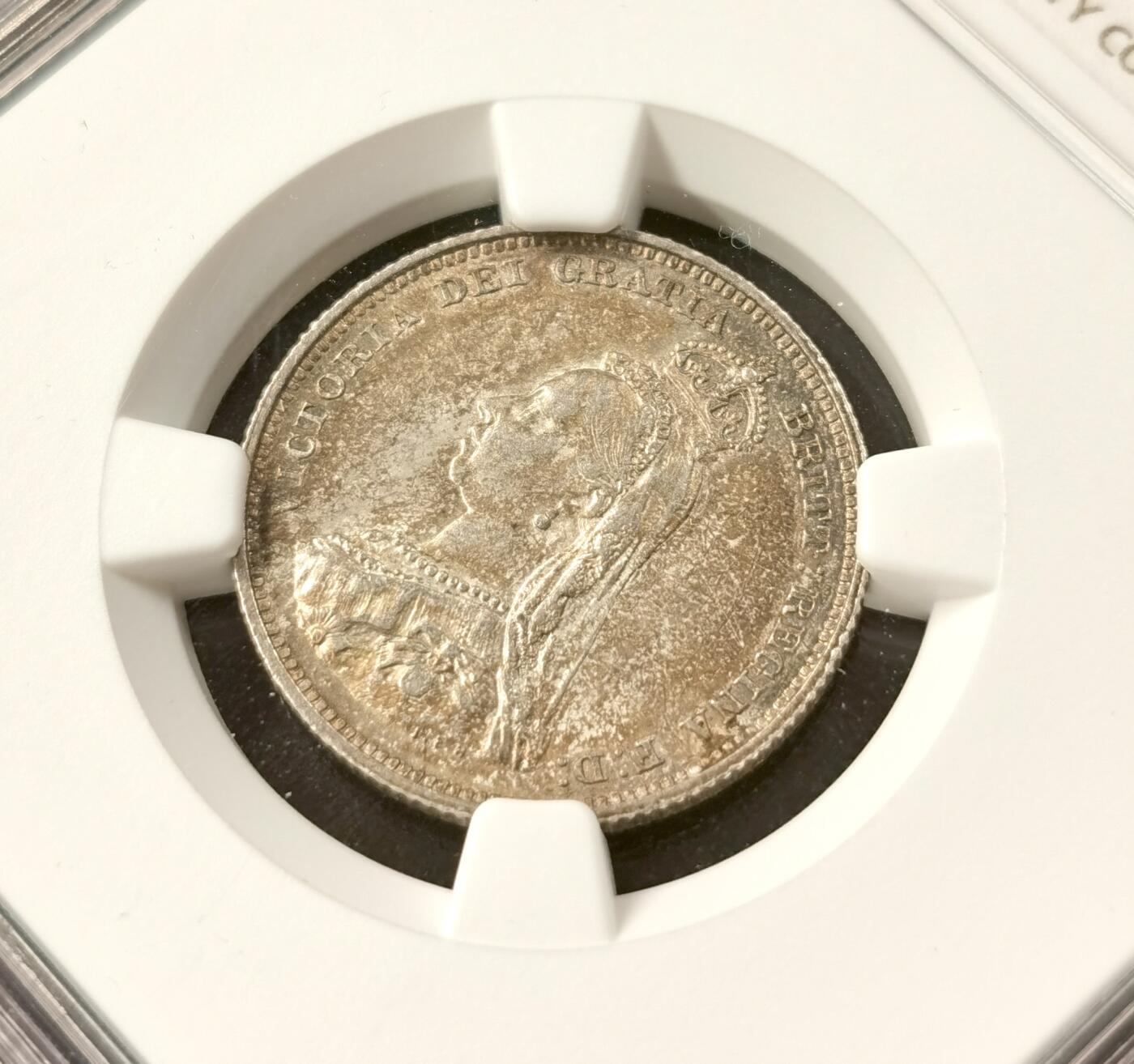 “福币呈祥”新年甄品场（直播拍卖）甄臻铺-世界币章拍卖（第50期），送拍享返佣金等优惠多多 NGC-MS65 英国 1887年 1S JUBILEE HEAD先令 银币 高冠维多利亚女王 双面淡彩金光充盈 深银包浆漂亮 难得高分