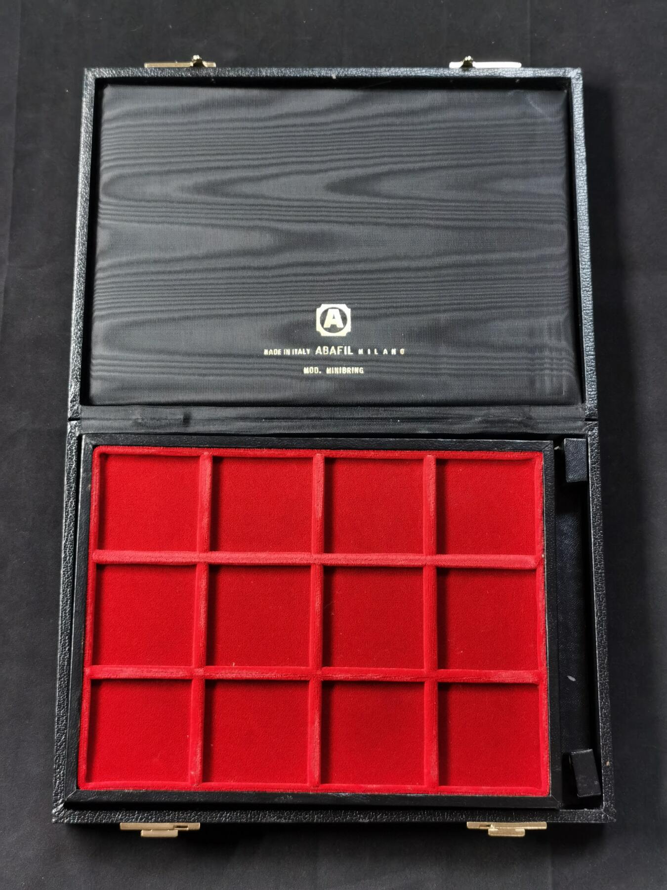 “福币呈祥”新年甄品场（直播拍卖）甄臻铺-世界币章拍卖（第50期），送拍享返佣金等优惠多多 意大利Abafil钱币收纳盒，钱币收纳中的奢侈品，内有两层托盘  九成新