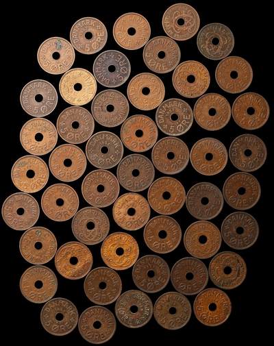 修遠堂世界钱币第105期，马年首拍 - 丹麦中孔5欧尔铜币50枚，1927-1940年