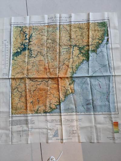 老王徽章第182期 -  美国二战陆军航空兵逃生图 正面为俄罗斯符拉迪沃斯托克 背面为日据时期首尔 尺寸约60×60cm 少见地区