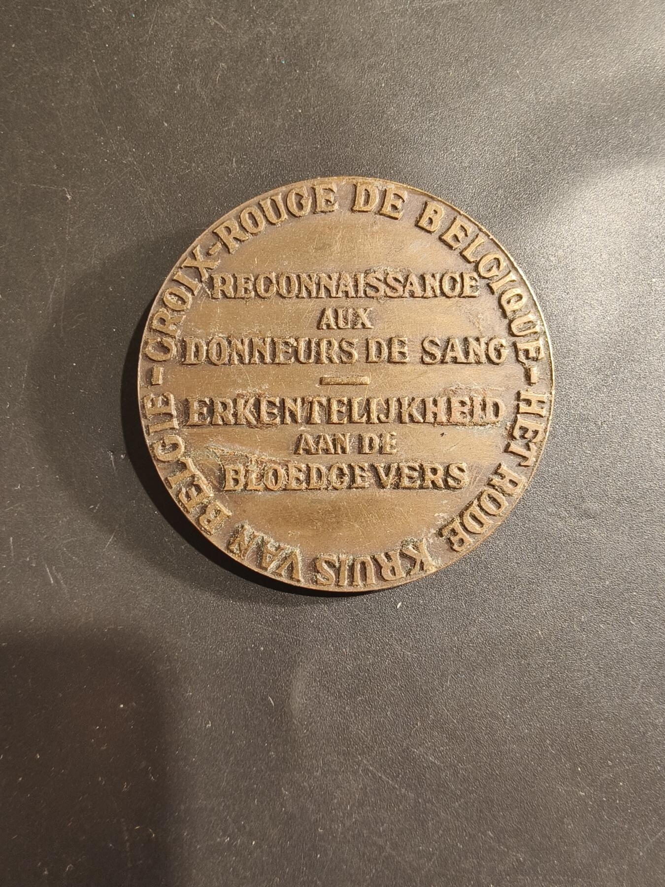 老王徽章第182期 比利时红十字会无偿献血铜章     