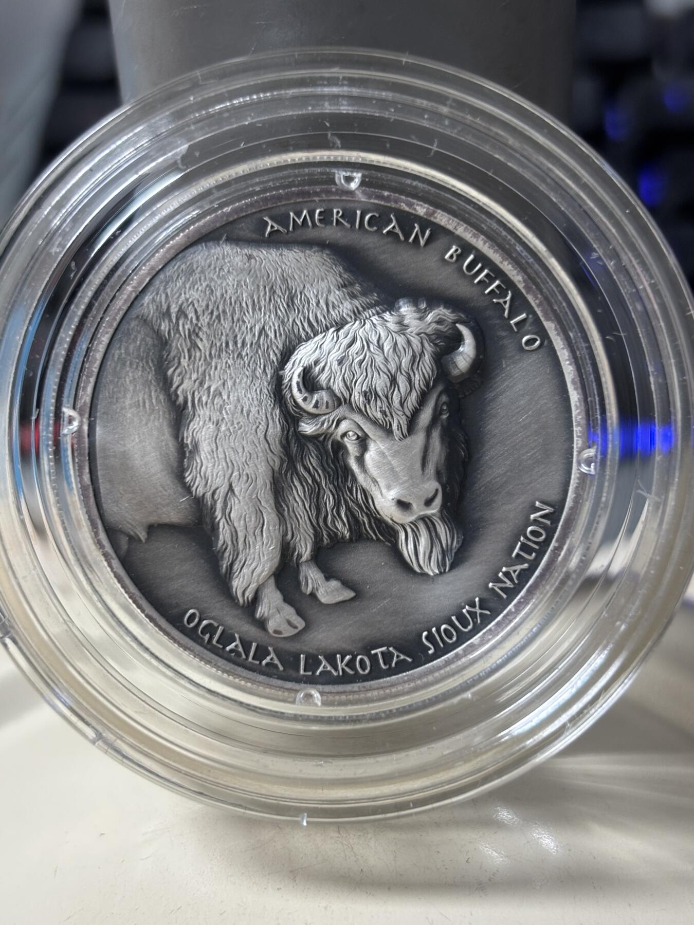 第191期拍卖 美国2024年印第安红云酋长双面高浮雕仿古版银币，999银，发行5000枚，有氧化