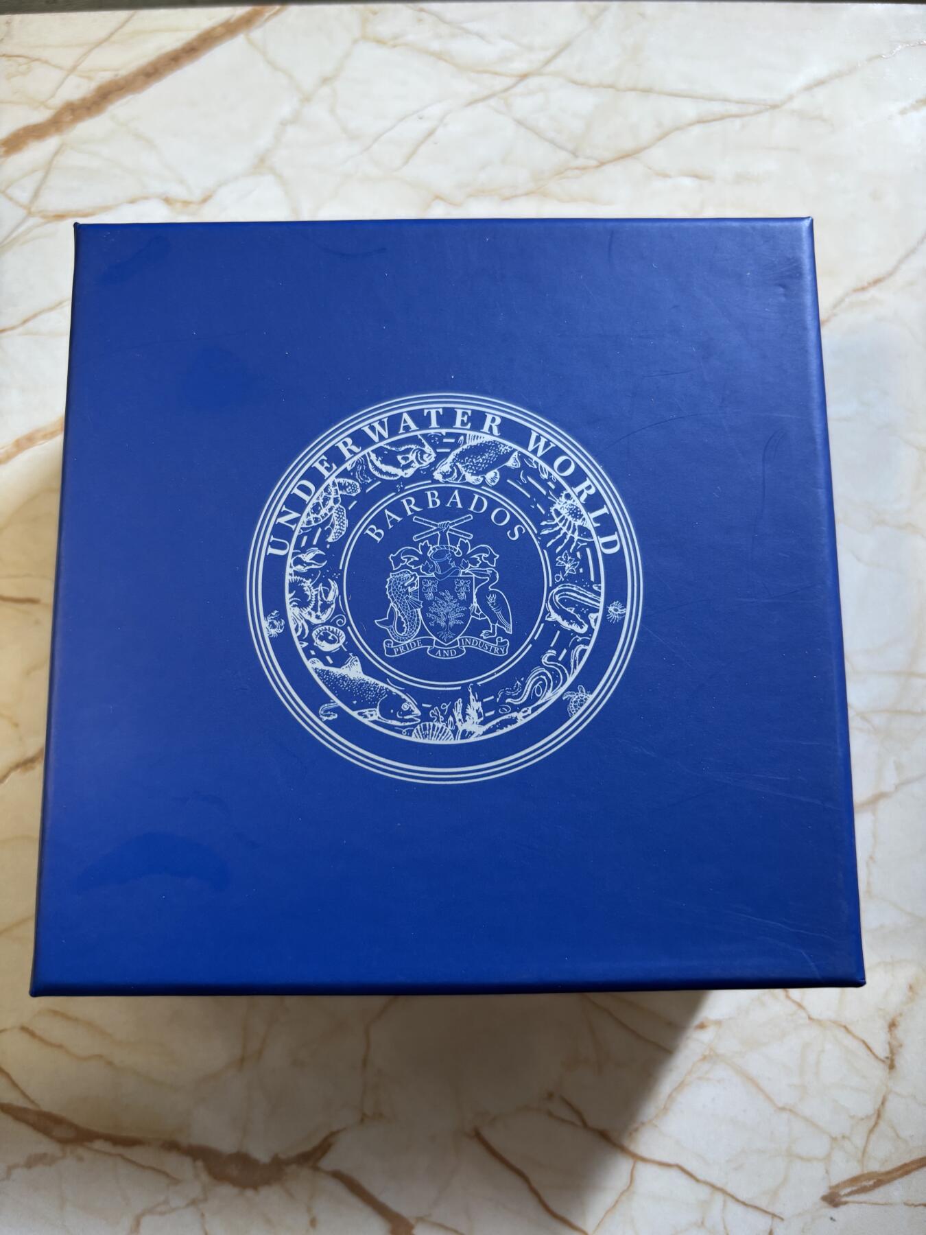 第191期拍卖 巴巴多斯2019海底世界系列3盎司海豚镶透明珐琅银币，999银，发行999枚