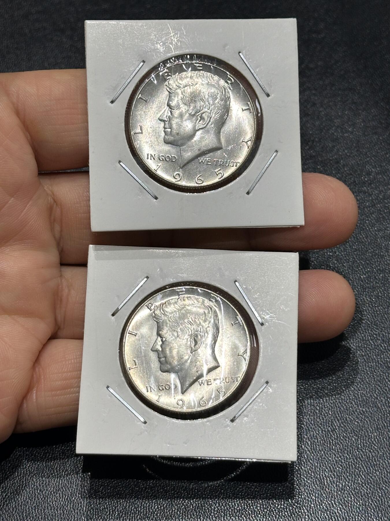 《外钞收藏家》第六百一十一期（农历新年第一场/快递恢复正常再发货）（长期征集拍品、欢迎藏友们联系合作） 1965年美国 肯尼迪头像 半元银币2枚一起