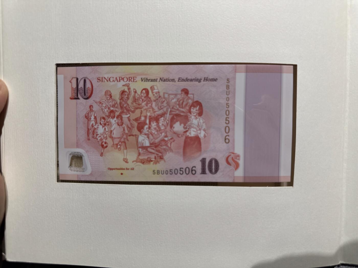 《外钞收藏家》第六百一十一期（农历新年第一场/快递恢复正常再发货）（长期征集拍品、欢迎藏友们联系合作） 新加坡建国50周年纪念钞(50元+10元 6张一起 面值100新币礼盒包装) 除了最后一张其他全部是无47靓号 还有豹子号 