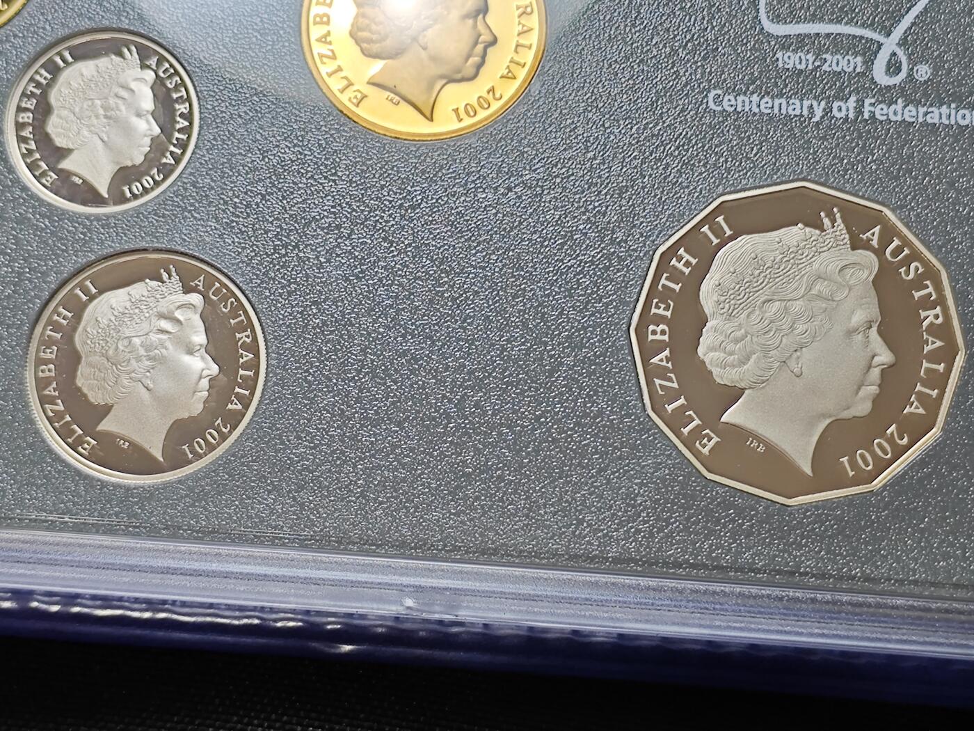 KK钱币收藏小铺  第400期  百期特拍（四拍之四）2月预留时间 周末发货  2001澳大利亚联邦成立一百周年精制套币 带50分/1元彩色纪念币 盒证齐全