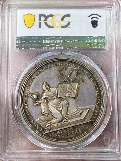 万国钱币拍卖第061期（马年首拍） PCGS MS62 1717年德国纽伦堡宗教改革200周年纪念大银章 正面宗教领袖马丁·路德高浮雕侧相 背面宗教女神跪像手持圣经面向耶和华之光 罕见早期新教改革品种 高浮雕欧陆五彩收藏级 PC唯一冠军分