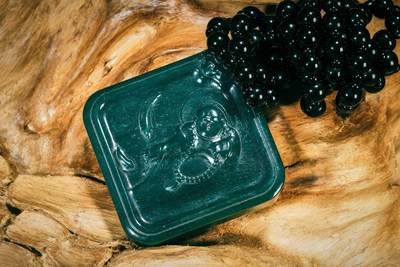 上海都达杂项专场三十一【全场包邮】  - 和田玉青玉精雕《逍遥佛》挂件89-35