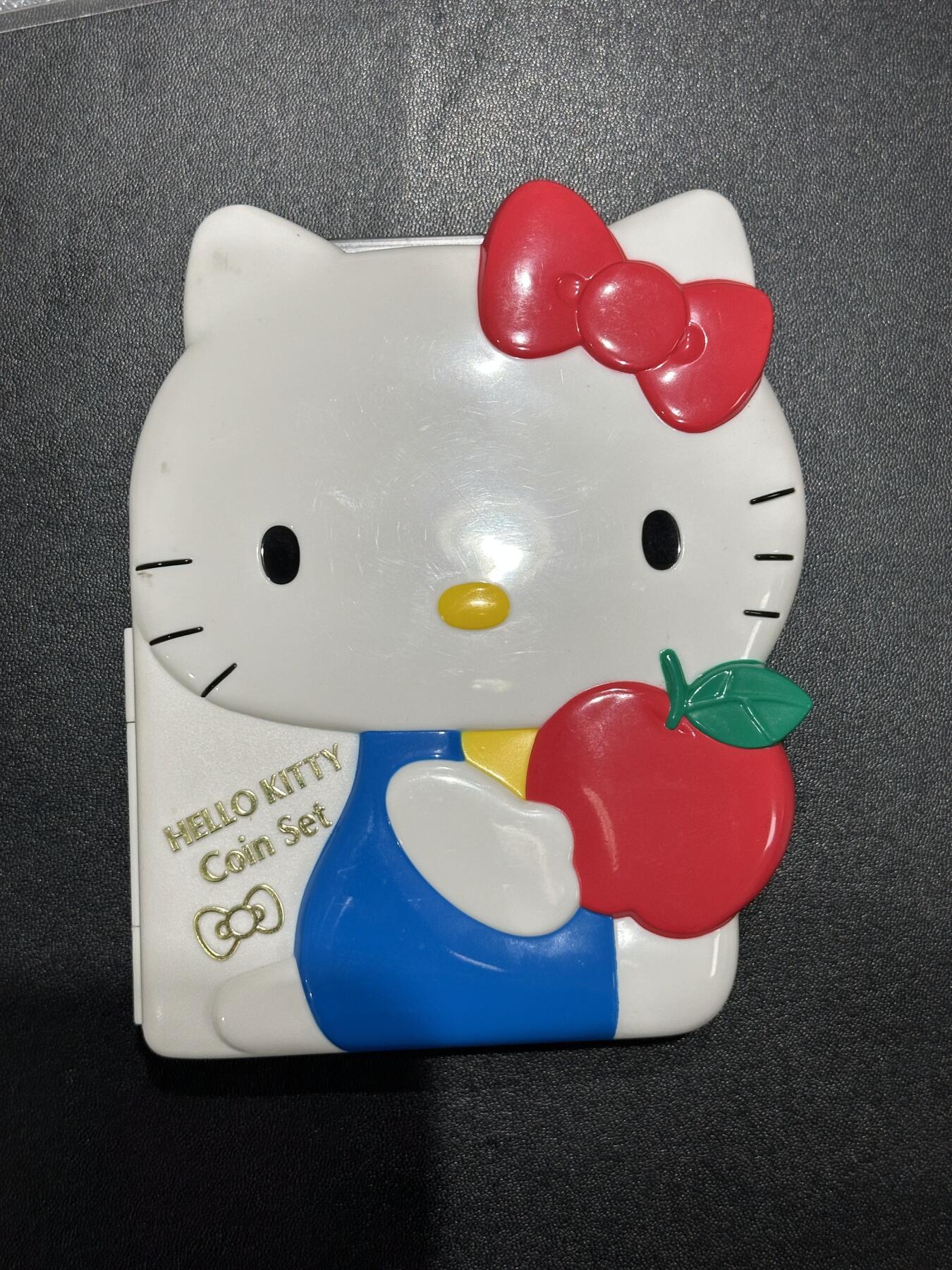 《外钞收藏家》第六百一十一期（农历新年第一场/快递恢复正常再发货）（长期征集拍品、欢迎藏友们联系合作） 日本2004年kitty猫套装 hello kitty30周年纪念币