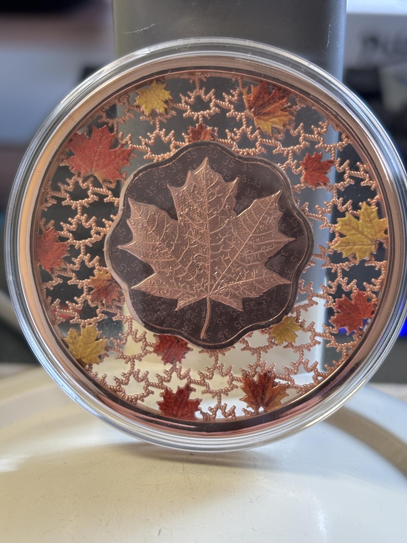 第191期拍卖 所罗门2023年镂空花丝系列枫叶2盎司纪念银币，999银，发行1988枚