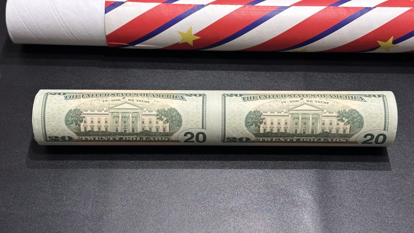 《外钞收藏家》第六百一十一期（农历新年第一场/快递恢复正常再发货）（长期征集拍品、欢迎藏友们联系合作） 2009年美国彩版20美元 16连体 接近全新  有一个边没保存好如图