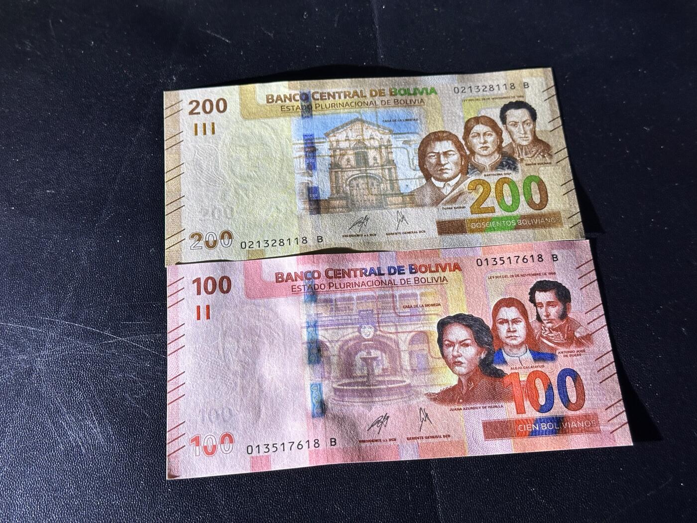 《外钞收藏家》第六百一十一期（农历新年第一场/快递恢复正常再发货）（长期征集拍品、欢迎藏友们联系合作） 玻利维亚100和200面额 2张一起 全新 尾（18）