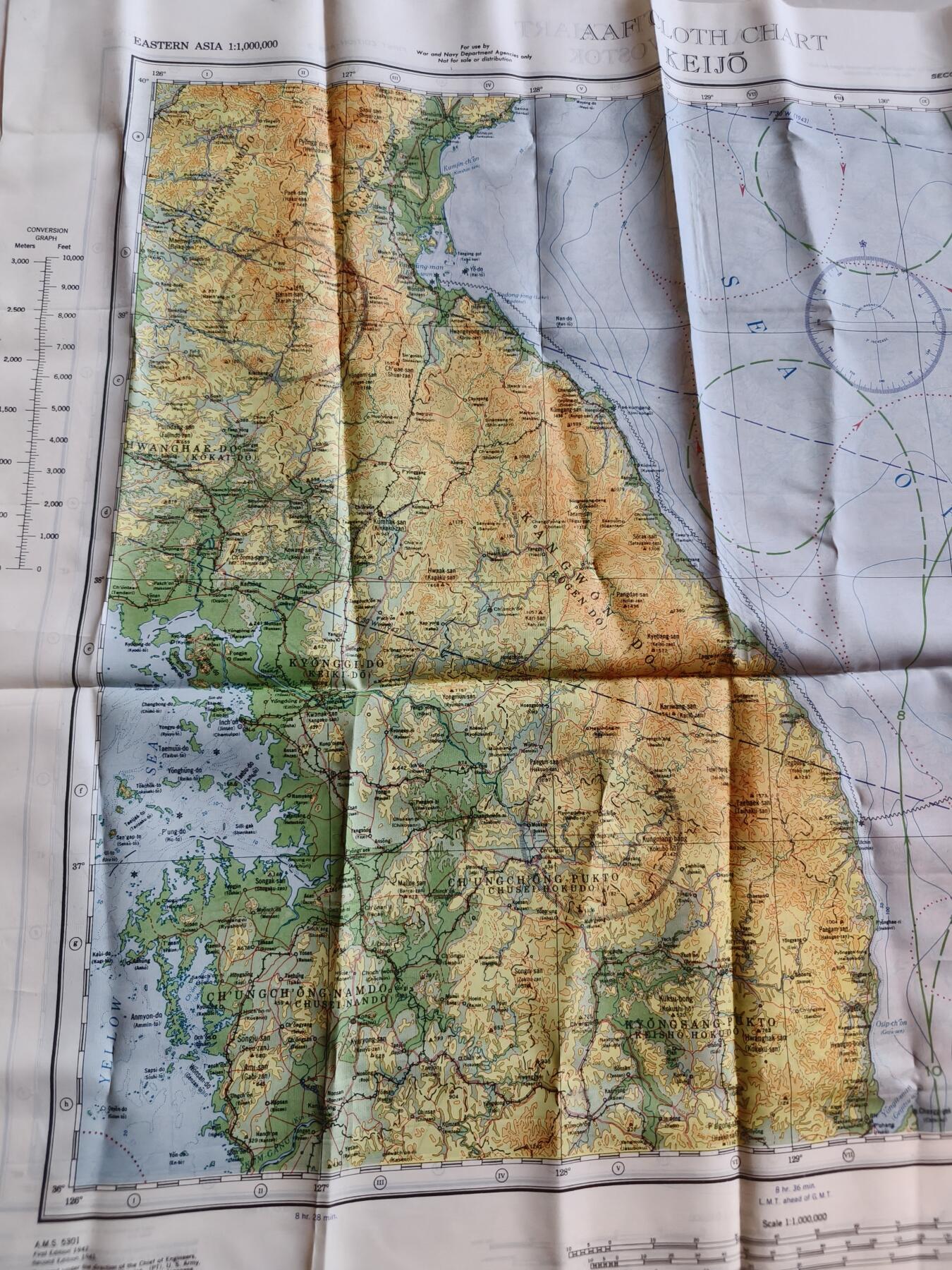 老王徽章第182期  美国二战陆军航空兵逃生图 正面为俄罗斯符拉迪沃斯托克 背面为日据时期首尔 尺寸约60×60cm 少见地区