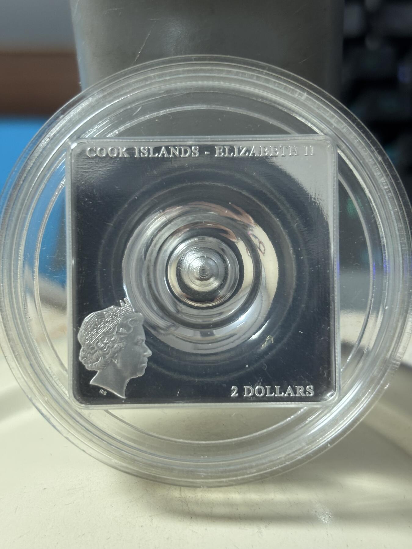 第191期拍卖 获奖库克2015年时空连续体银球镶嵌凹凸面纪念银币，获得2017年克劳斯最佳创意币大奖，999银，发行1500枚