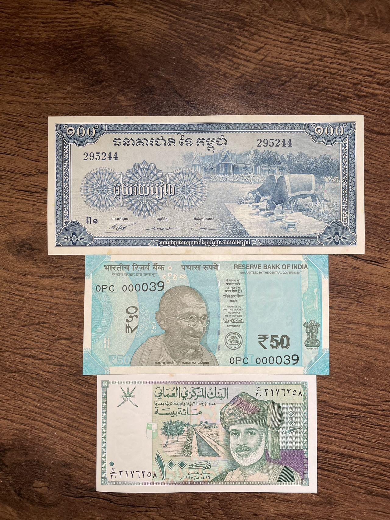 杂钞三张 UNC 有黄斑如图 印度为二位小号