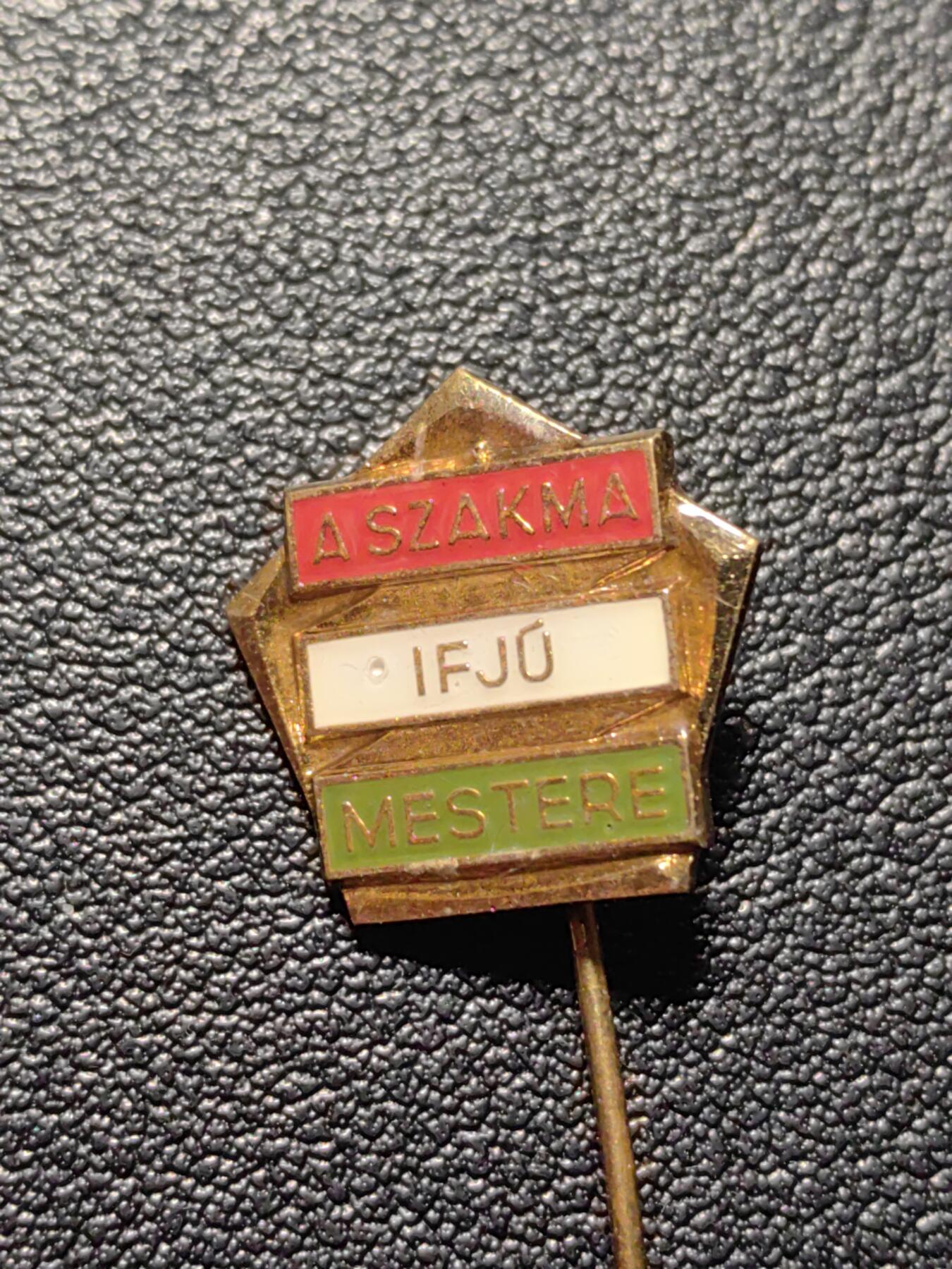 靖甫拍卖第四场 匈牙利社会主义青年大师技能证章