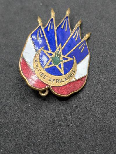 凯旋世界勋赏（持续上新中）（第22期新年大拍）（欢迎送拍）（对拍品有疑问请询问客服，不接受到手刀，出价默认拍品品相。请认真阅读拍卖规则！出价默认已认可！）（收到货请录制开箱视频，无视频概不处理问题。） - 法国非洲友谊纪念章贝特郎造